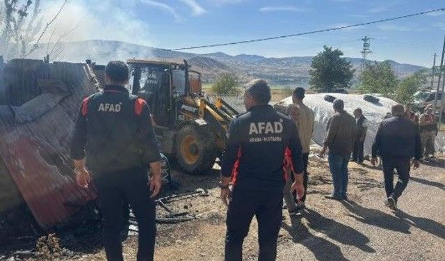 Tunceli'de ahır yangını büyümeden söndürüldü