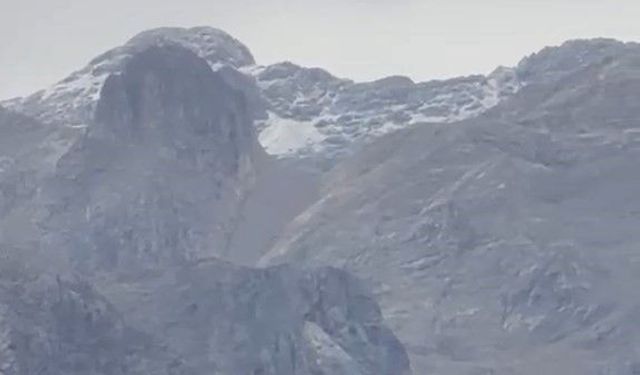 Tunceli'de mevsimin ilk karı yüksek kesimlere yağdı