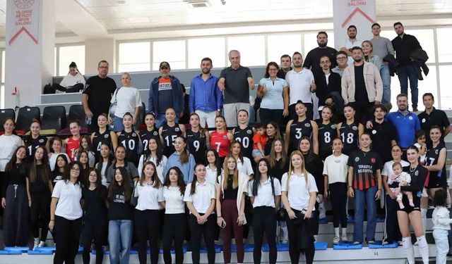 Turgutlu'nun Sultanları sezona 3-0'la başladı