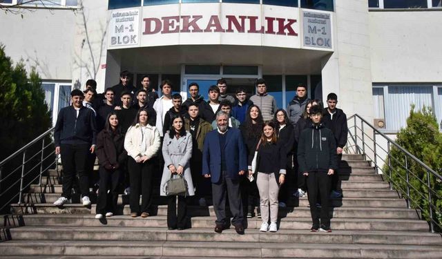Üniversite eğitimini yerinde gördüler
