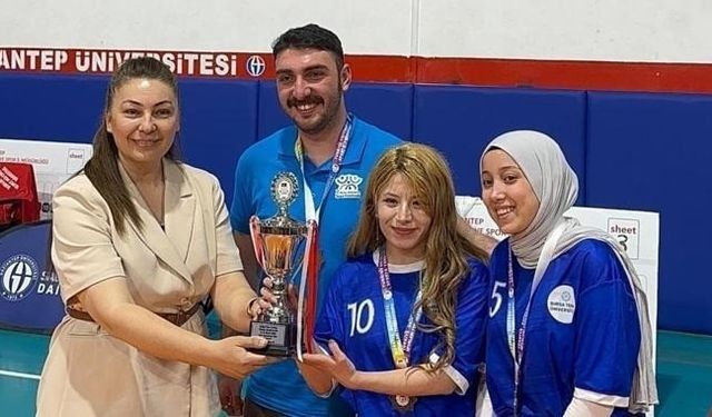 Üniversiteyi yasa boğan ölüm