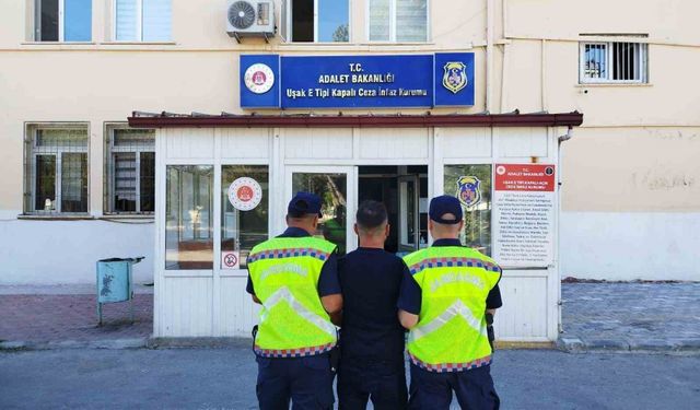 Uşak'ta jandarma ekiplerince kesinleşmiş hapis cezası bulunan 25 aranan şahıs yakalandı