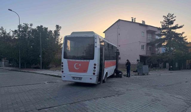 Uşak'ta midibüs ile otomobil çarpıştı: 4'ü çocuk 7 yaralı
