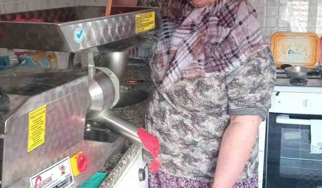 Uzunköprü'de kadınlara salça makinesi desteği