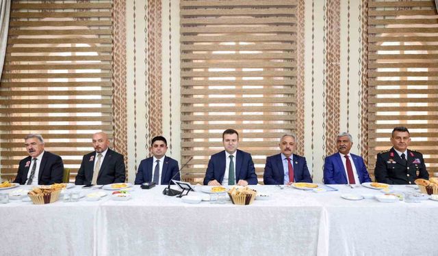 Vali Akmeşe muhtarlarla buluştu