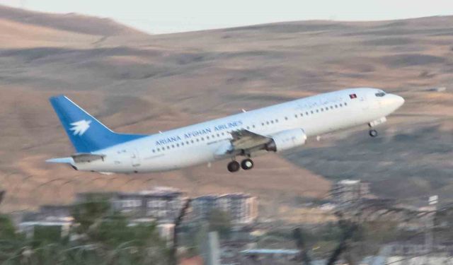 Van'da yakalanan düzensiz göçmenler sınır dışı edildi