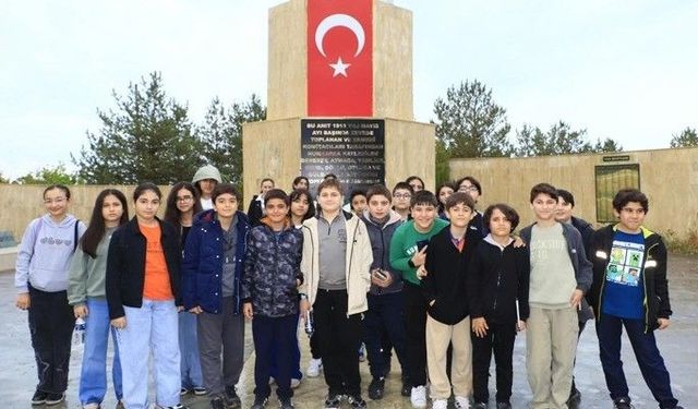 Vanlı öğrenciler kentin tarihi ve turistik mekanlarını gezdi