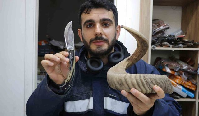Yaklaşık 30 yıllık boynuzlar bıçak sapına dönüştü, 25 santimlik Sivas bıçağı ilgi odağı oldu