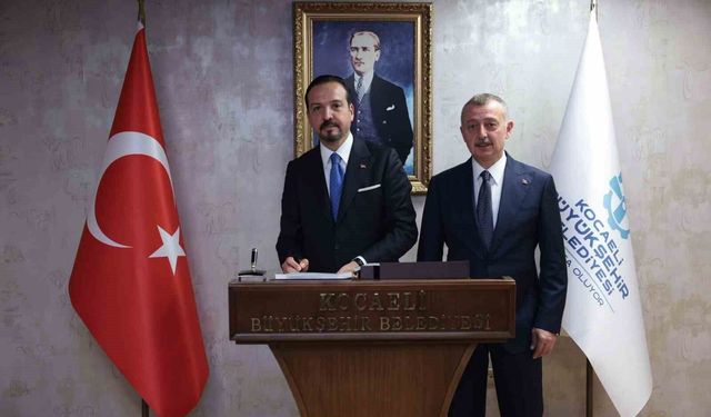 Zorlu'dan Büyükakın'a övgü: 'Kendisi sadece hizmet üretmiyor, kavram da üretiyor'