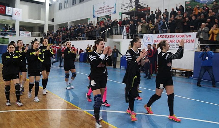 Ardeşen GSK Trabzon Zağnos derbisinin galibi Ardeşen