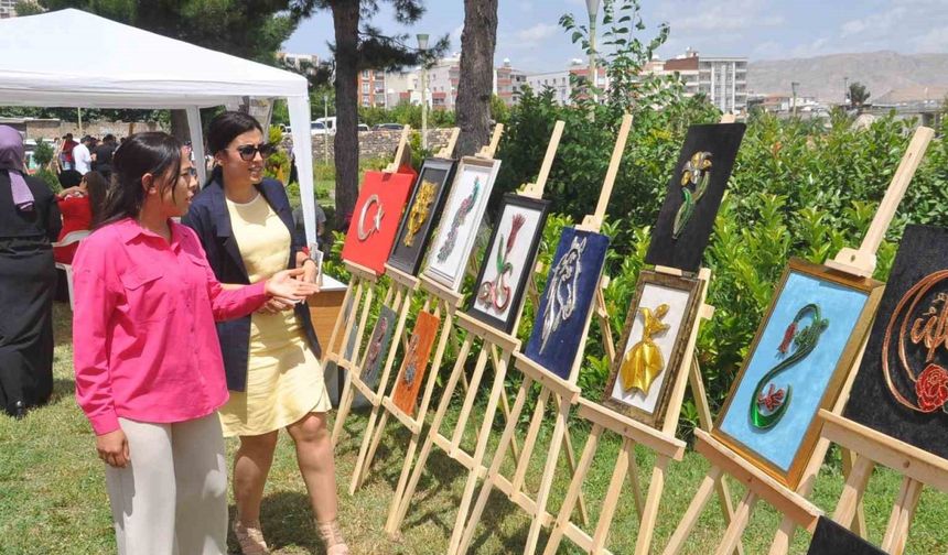 Cizreli kadınlar el emeklerini sergiledi