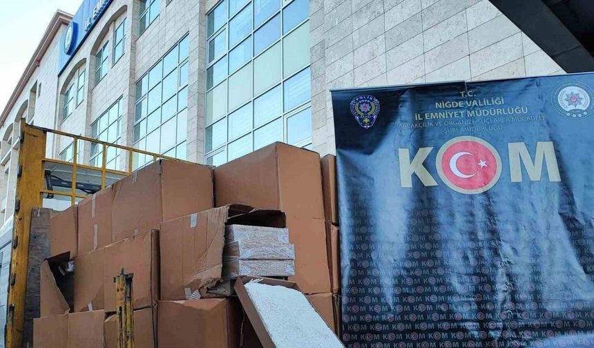 Polis, 2 milyon makaron ele geçirdi