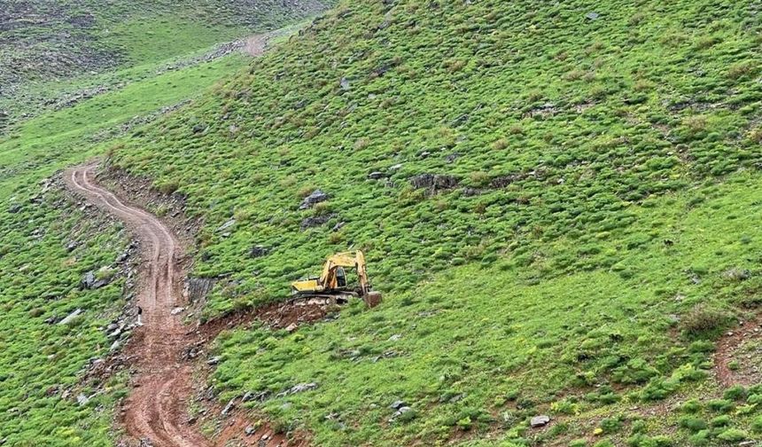 Uludere’de yayla yolları bir bir açılıyor