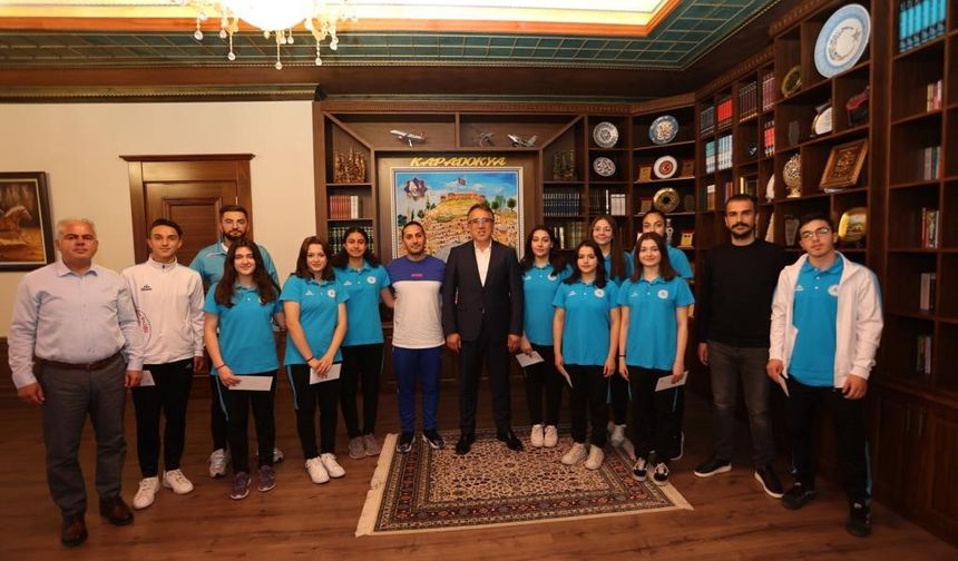 Başarılı Genç Sporcular ödüllendirildi