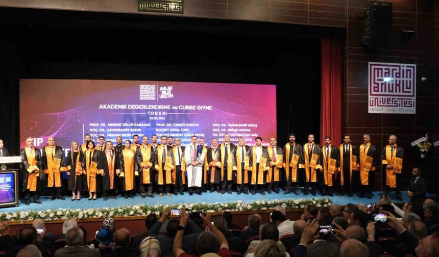 Mardin Artuklu Üniversitesi’nde cübbe giyme töreni