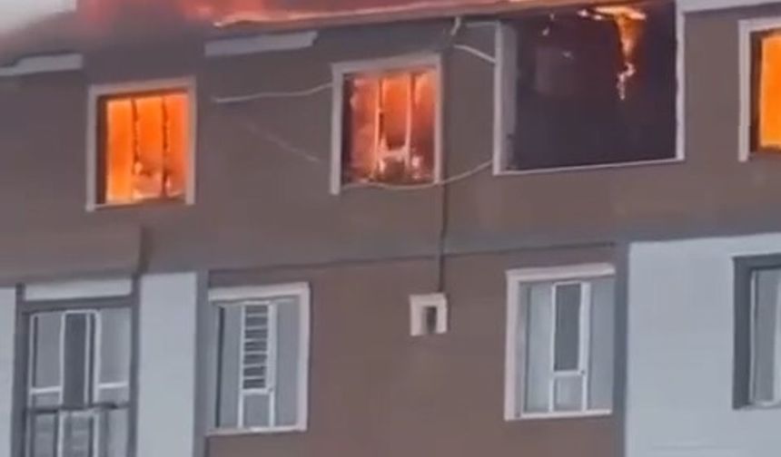 Batman’da çatı katında çıkan yangında 6 daire kullanılamaz hale geldi