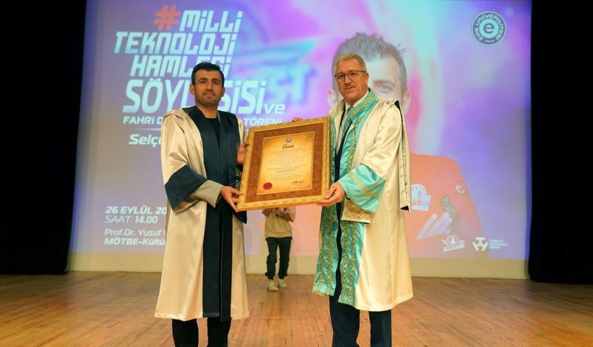 Selçuk Bayraktar’a İzmir’de ’Fahri Doktora’ unvanı