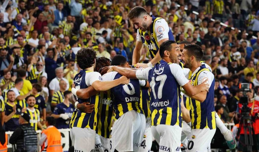 Trendyol Süper Lig: Fenerbahçe: 2 - Başakşehir: 0 (Maç devam ediyor)