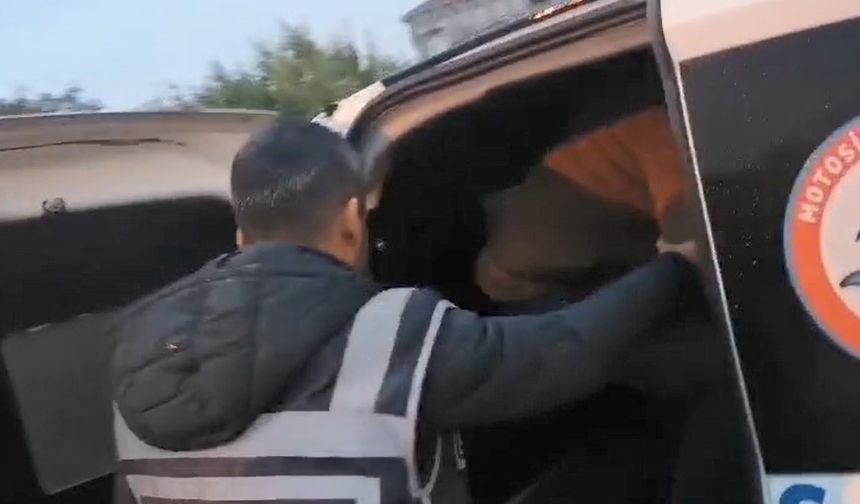 Farklı suçlardan arananlar emniyetin şafak operasyonu ile yakalandı