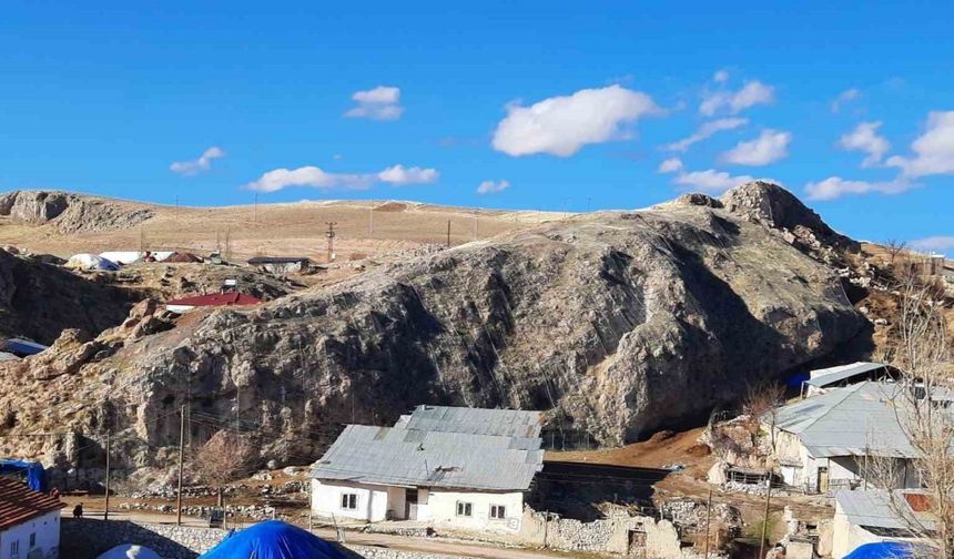 6 Şubat depreminde düşen kayalara çelik ağlı önlem