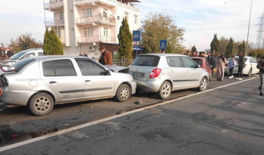 Elazığ’da zincirleme kaza: 5 araç hasar aldı