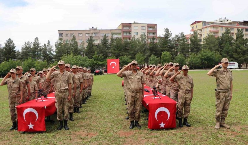 Siirt İl Jandarma Komutanlığında temsili askerlik heyecanı yaşandı