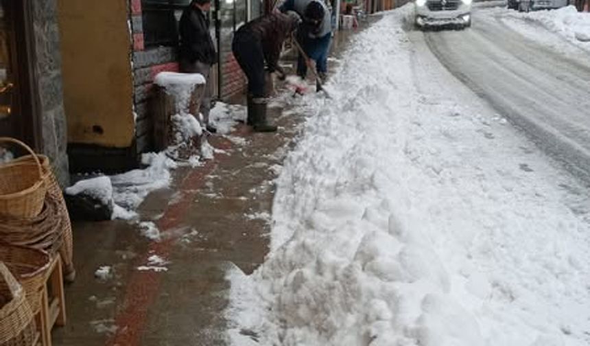 Rize'de aşırı buzlanma, bir ilçede okullar tatil