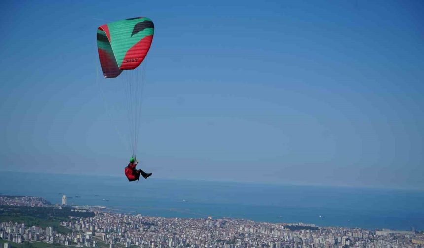 Samsun semaları yamaç paraşütleri ile şenlendi