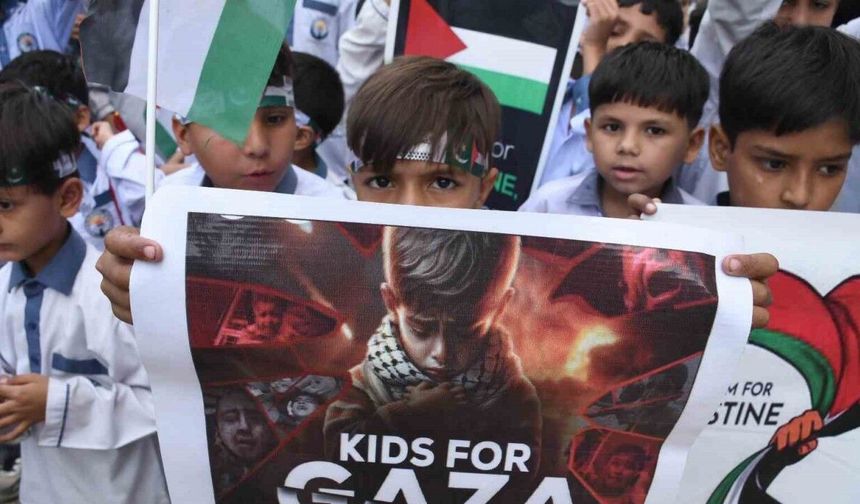 Pakistan’da İsrail’in Gazze’ye yönelik saldırıları ikinci yılında protesto edildi