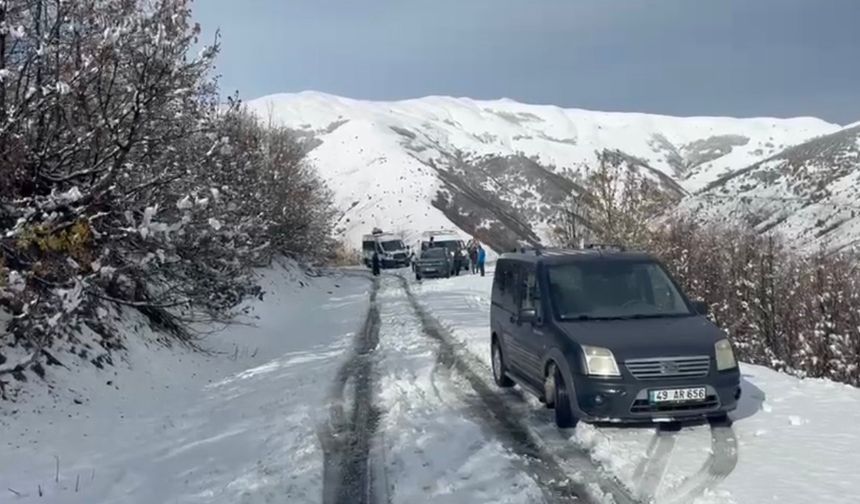 Muş'ta, kardan kapanan 31 yerleşim yerinin yolu ulaşıma açıldı! musta 14 koy yolu kapandi 4 arac mahsur kaldi