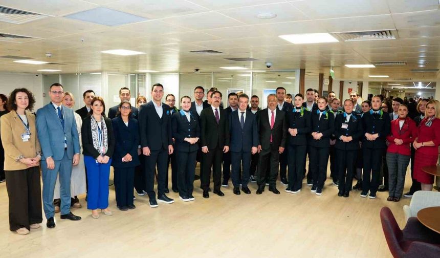 AJet Yönetim Kurulu Başkanı Bolat: "AJet ve Türk Hava Yolları sadece birer havayolu şirketi değil, aynı zamanda Türkiye’nin dünyaya açılan yüzü^"