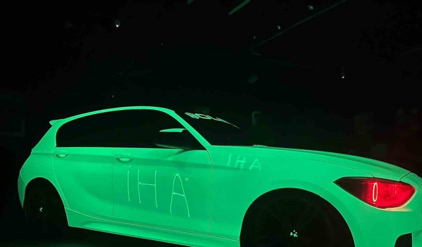 Dünyada eşi nadir olan araç gündüz beyaz, geceleri ise yeşil rengi ile parlıyor