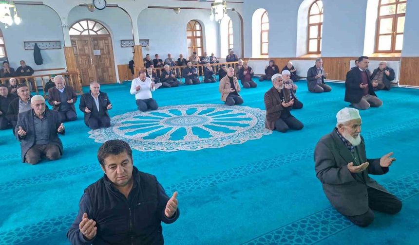 Hayatını kaybeden madenciler için Emet ve Hisarcık’ta Mevlid-i Şerif okundu