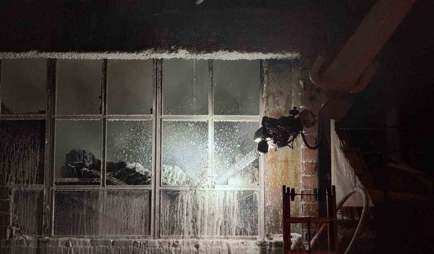 Hırdavat dükkanı alev topuna döndü, ekipler seferber oldu