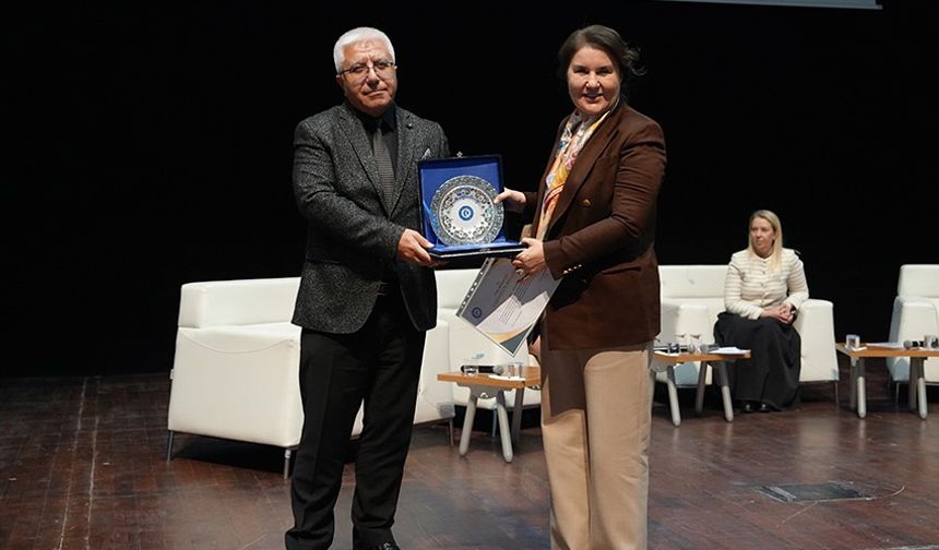 "Kadın Liderliği ve Anadolu’nun Geleceği" Uşak Üniversitesi’nde ele alındı