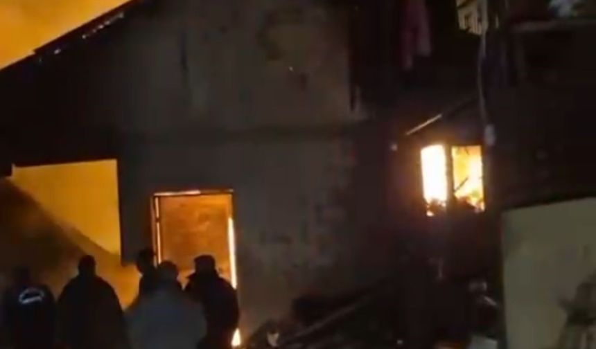 Kahramanmaraş’ta ahır ve garajda çıkan yangın söndürüldü