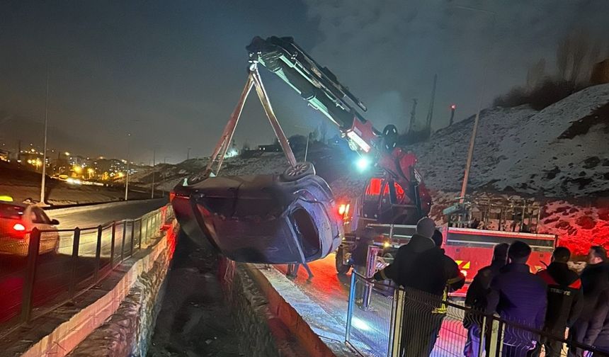 Kontrolden çıkan otomobil su kanalına düştü: 1 yaralı