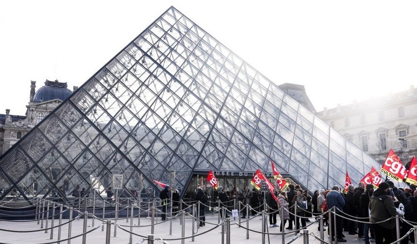 Louvre Müzesi grevi uzatma kararı aldı