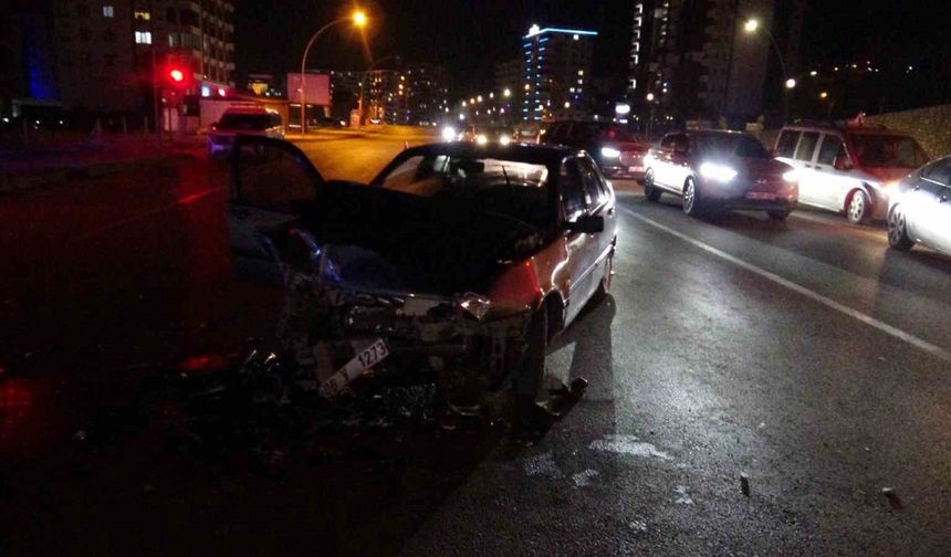 Malatya’da tır ile otomobil çarpıştı: 3 yaralı