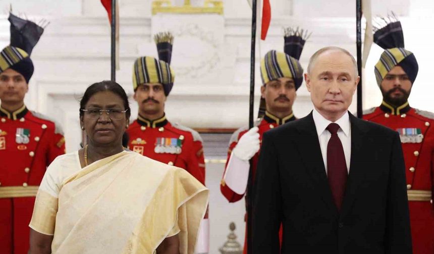 Putin: "(Rusya-Hindistan ilişkileri) Birlikte yol alıyoruz, birlikte büyüyoruz"