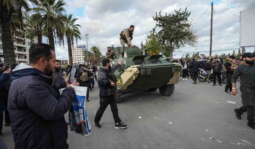 Suriye'de hükümet aleyhinde protestolara sahne olan Lazkiye'de sokağa çıkma yasağı