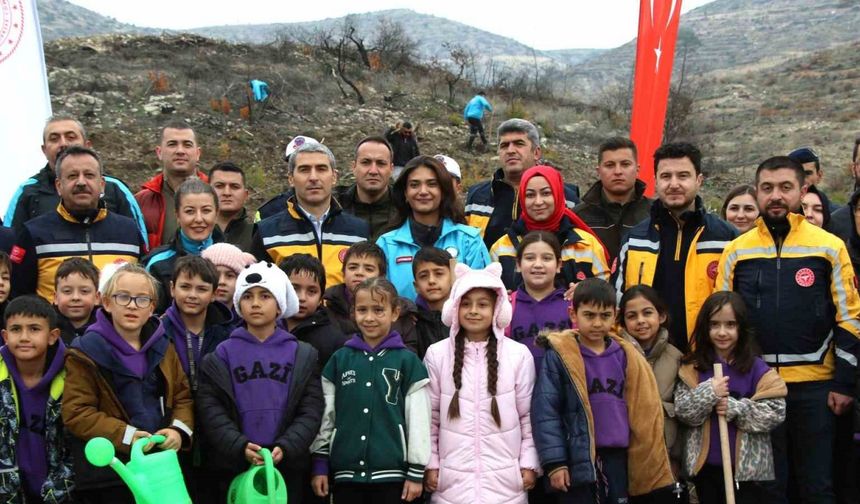 Uşak’ta Acil Sağlık Hizmetleri Haftası’nda fidanlar toprakla buluştu