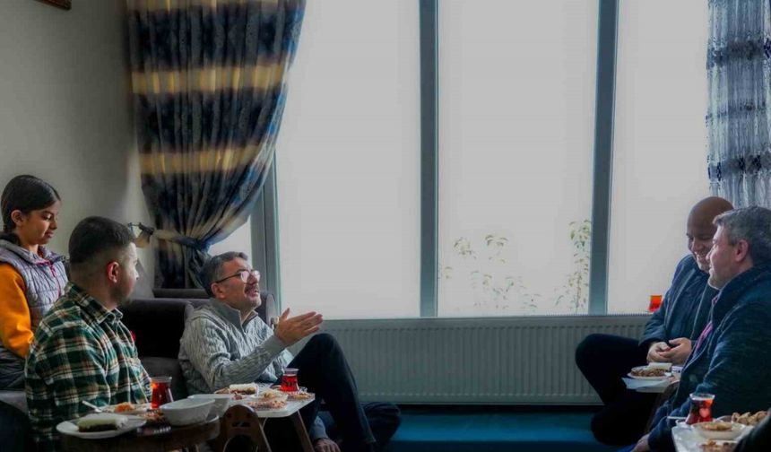 Vali Ali Çelik’ten Şehit Er Halit Tatlı’nın ailesine ziyaret