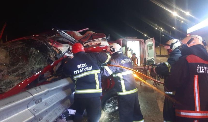 Rize’de bariyerlere çarpan otomobilin sürücüsü öldü