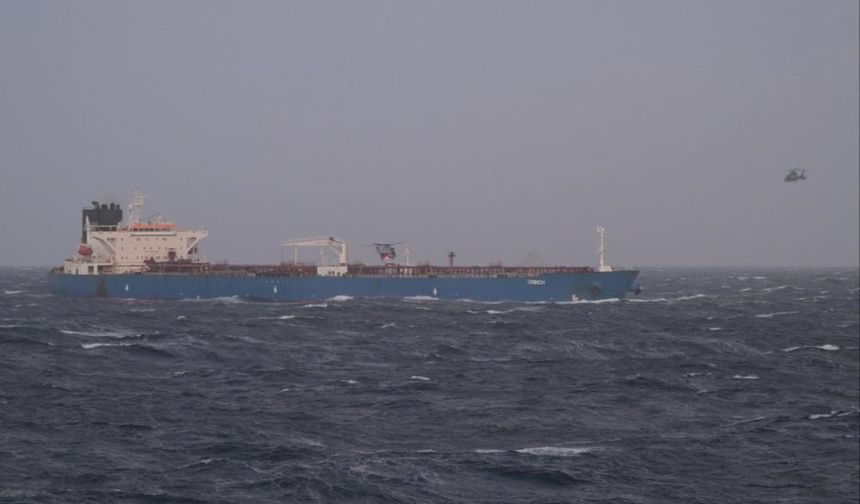 Fransa'nın el koyduğu 'Grinch' tankeri Marsilya'da limana çekildi