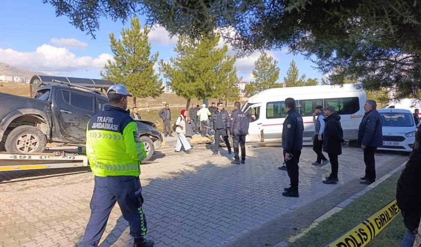 Diyarbakır'da 5 aracın karıştığı kazada maddi hasar oluştu