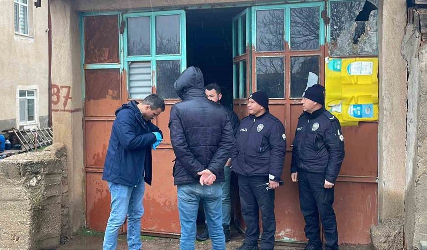 Karaman'da bir kişi evinin deposunda silahla vurulmuş halde bulundu
