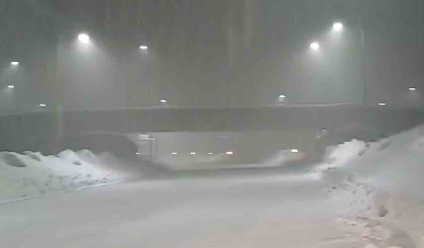 2640 Rakımlı Ovit Dağı'nda kar yağışı etkili oluyor