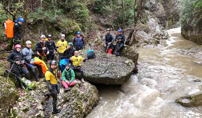 Yağmur ve kar sularıyla coşan kanyonu geçen sporcu böyle konuştu