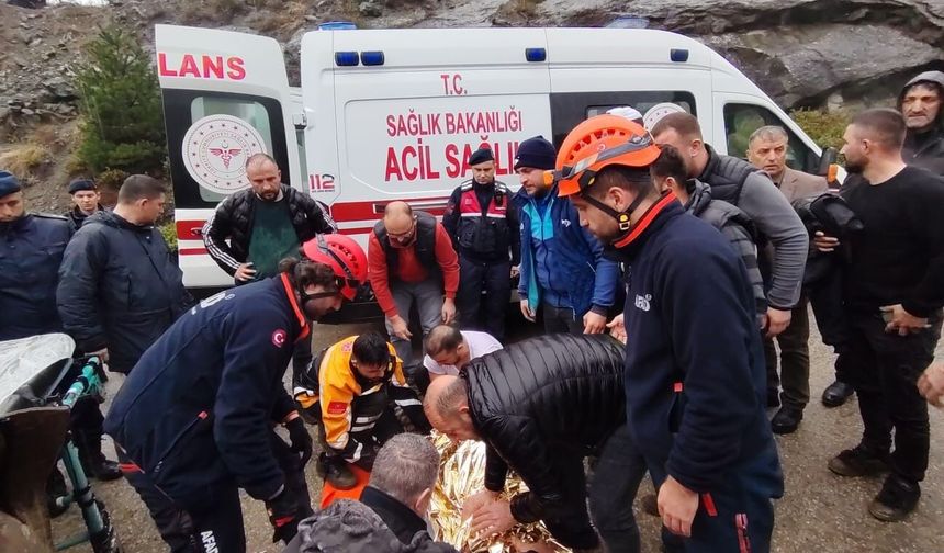 Araç 100 metrelik uçuruma yuvarlandı: 1 yaralı